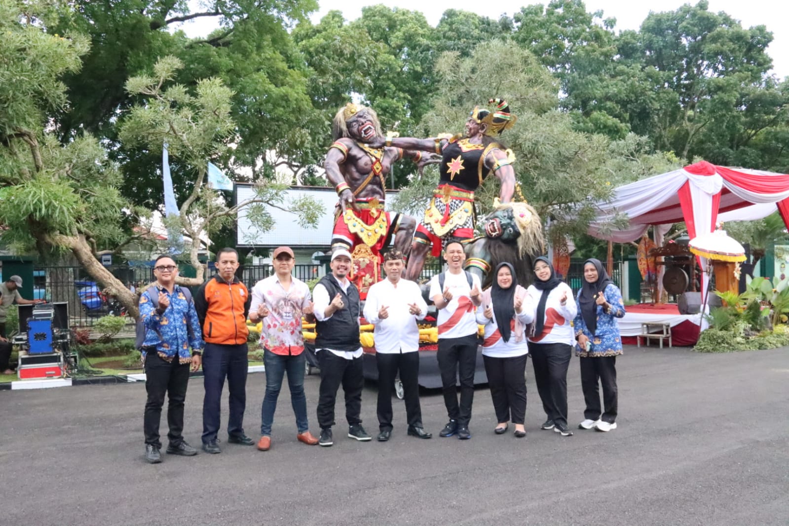 DISBUDPARPORA KOTA CIMAHI DORONG PELESTARIAN BUDAYA MELALUI PAWAI OGOH-OGOH