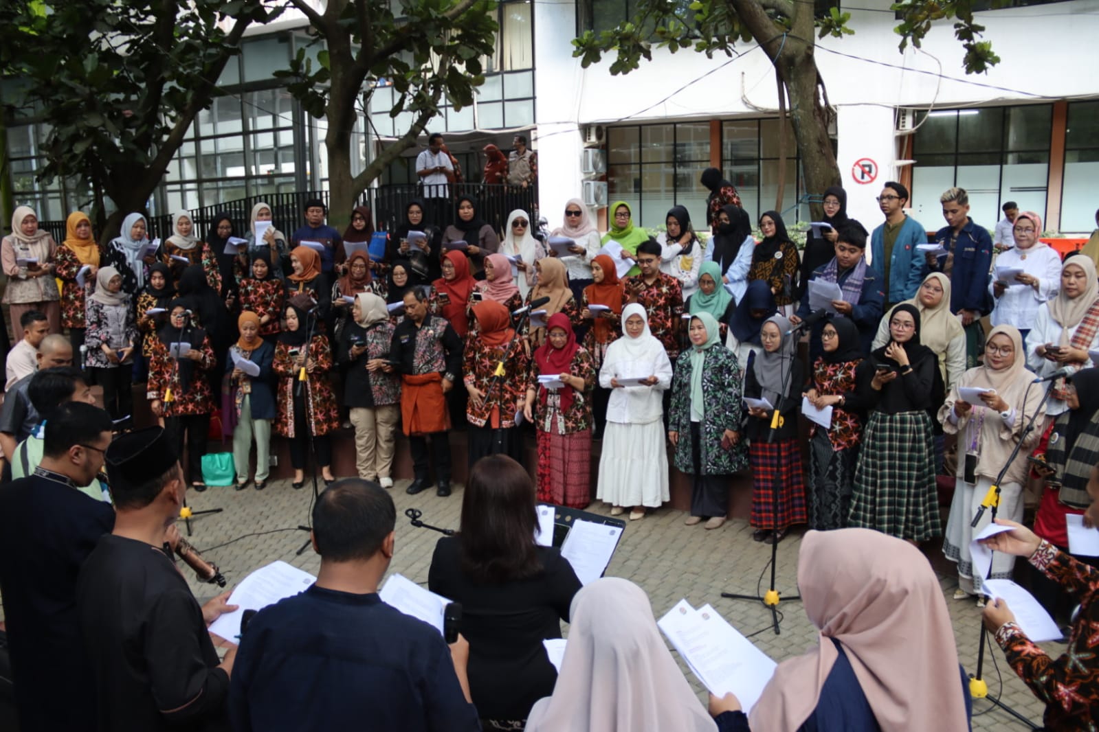 DISBUDPARPORA KOTA CIMAHI GELAR “CIMAHI BERNYANYI” EDISI RAMADHAN, WADAH KEBERSAMAAN ASN